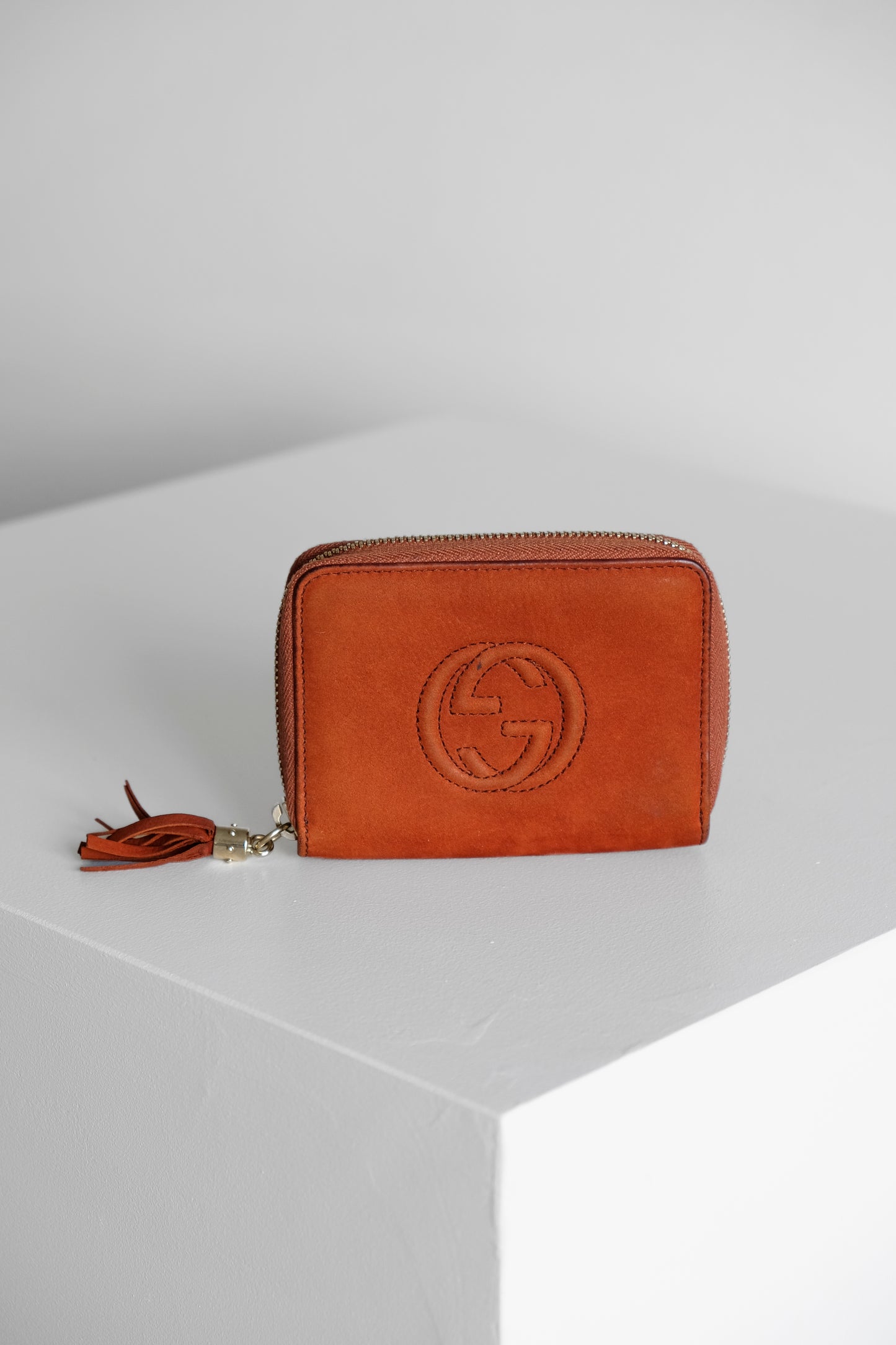 Kuletë me tufë portokalli për femra Gucci